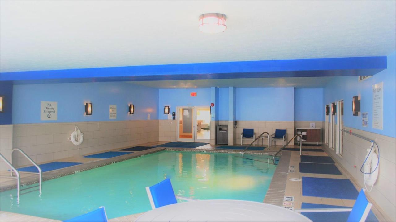 Holiday Inn Express & Suites Indianapolis North - Carmel By Ihg Bagian luar foto