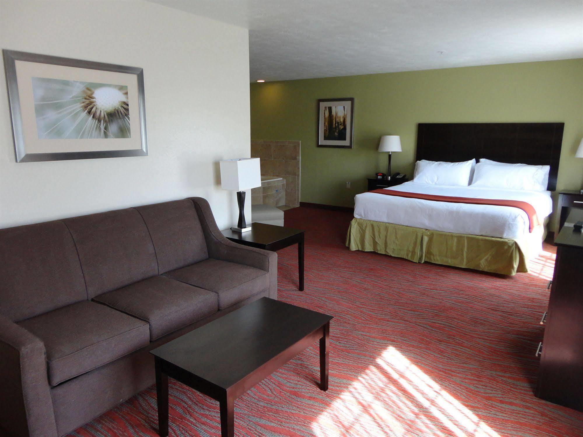 Holiday Inn Express & Suites Indianapolis North - Carmel By Ihg Bagian luar foto