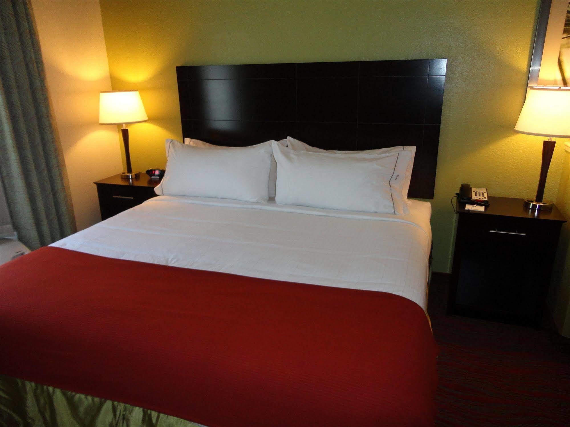 Holiday Inn Express & Suites Indianapolis North - Carmel By Ihg Bagian luar foto